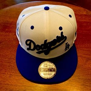 LA Dodgers, New Era (59fifty) SnapBack hat.